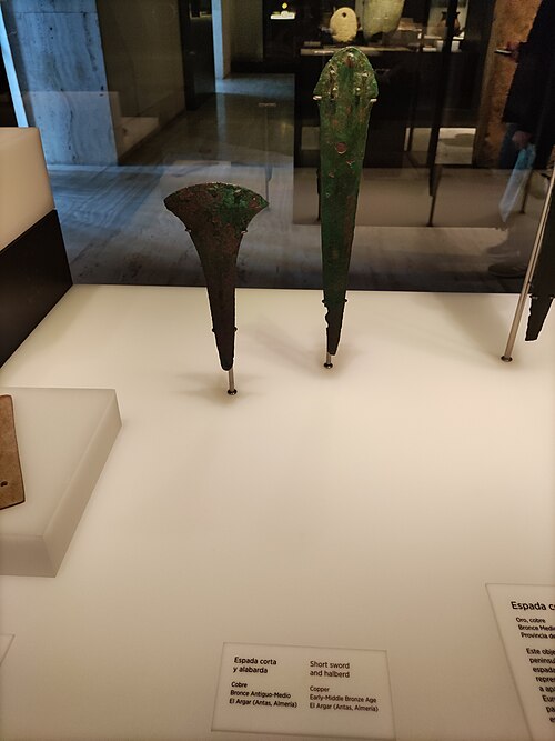 Alabarda y espada corta en bronce de la cultura de El Argar